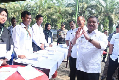 Bupati Amril Mukminin Minta Masyarakat Tidak Terkotak-kotak Saat Pilkades